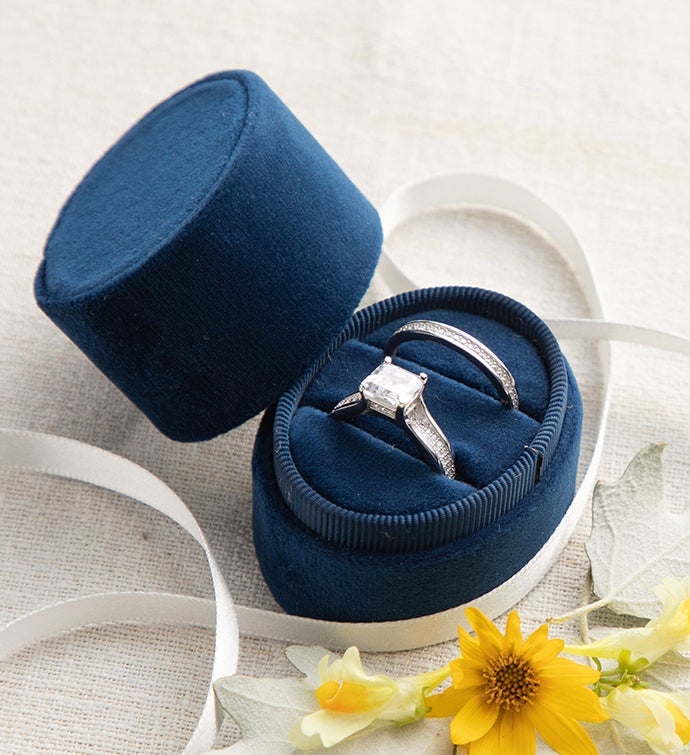 Velvet Ring Box Navy Oval